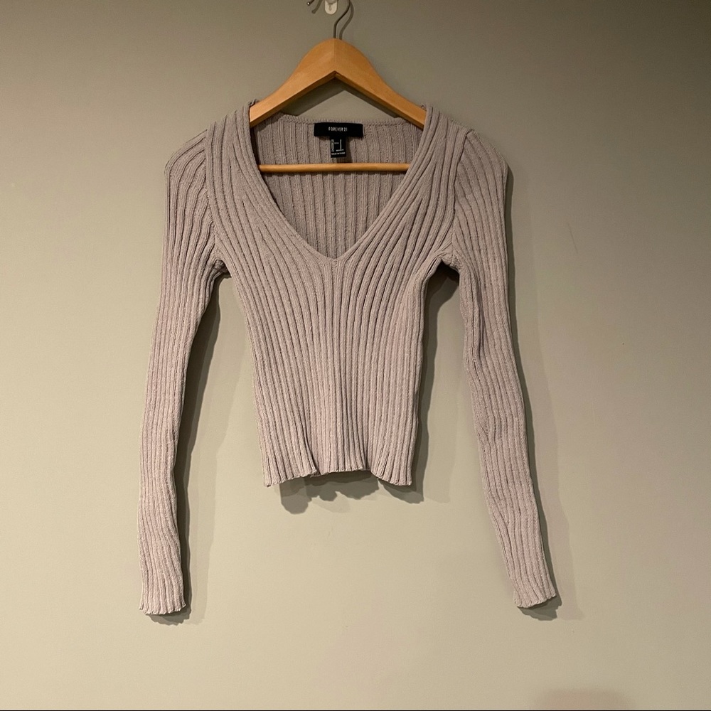 Forever 21 Long Sleeve V-Neck Sweater - Gray